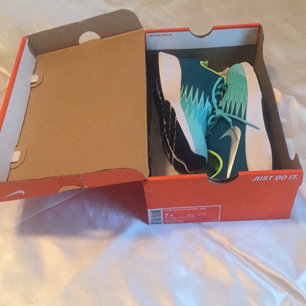 Nike Girls’ Star Runner Shoes